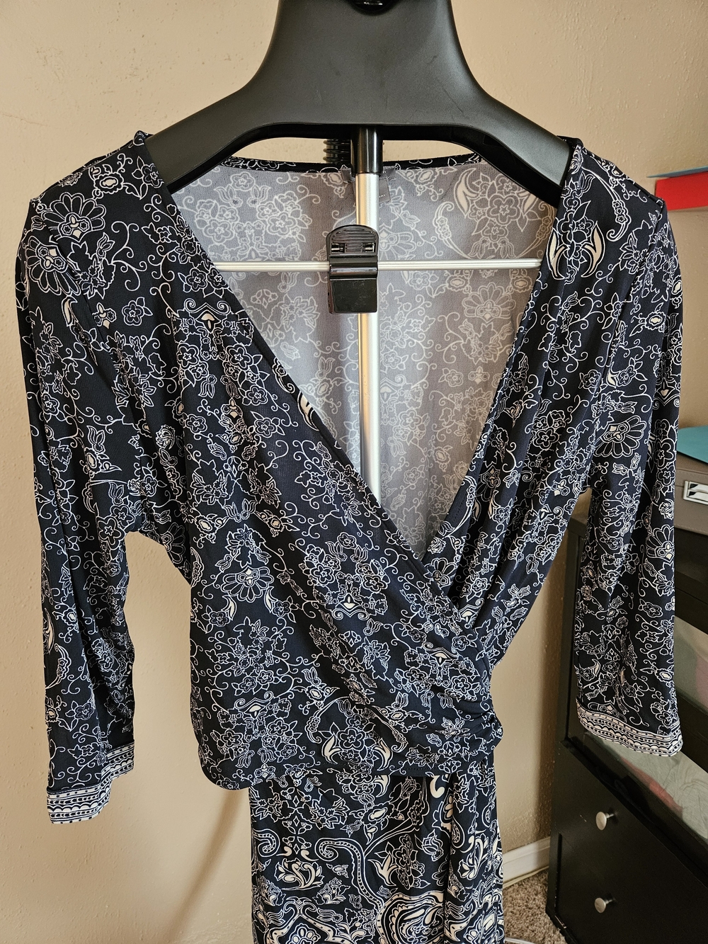 Ann Taylor Black and Gray Floral Wrap Dress - Picture 4 of 8